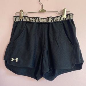 Under Armour Black Shorts Women size Small